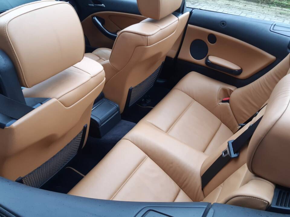 Image 6/8 of BMW 325Ci (2004)
