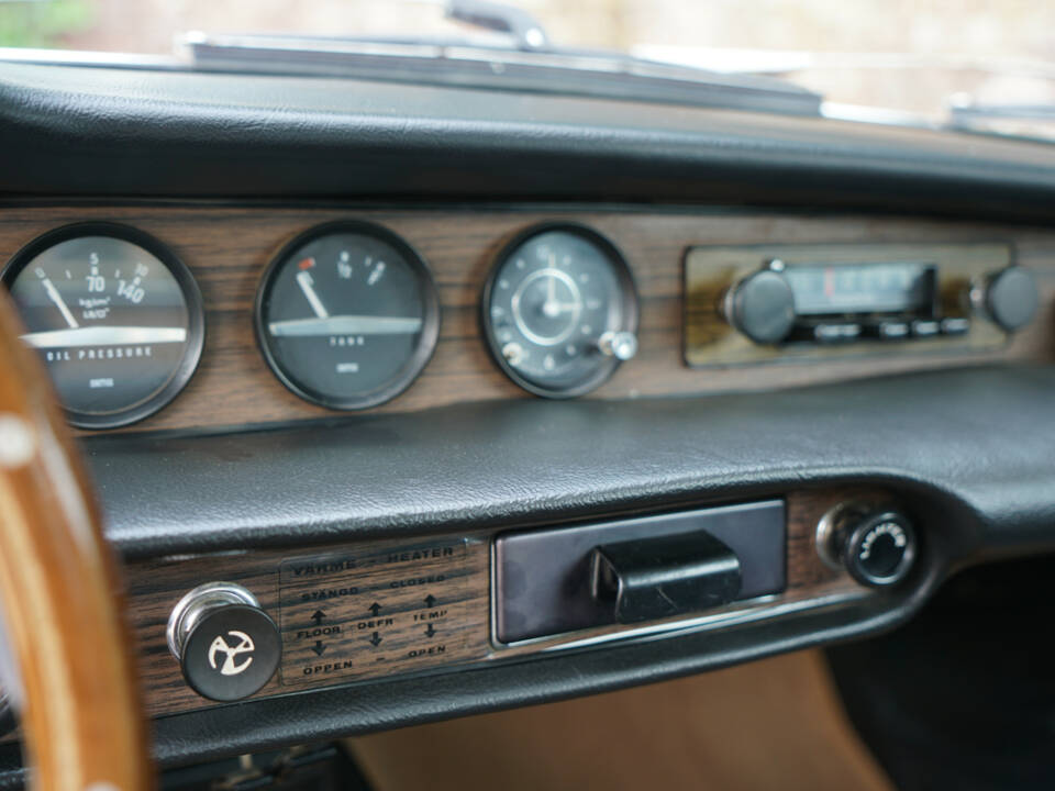 Image 32/50 de Volvo 1800 E (1971)