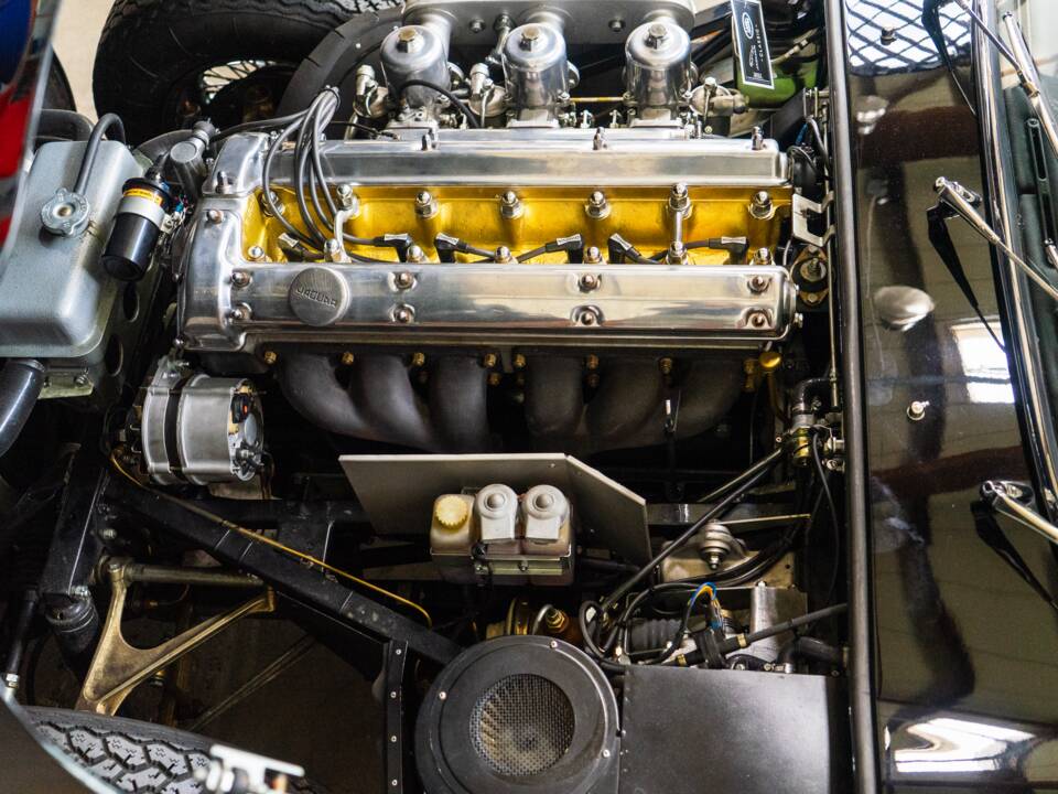 Bild 21/31 von Jaguar E-Type 4.2 (1965)