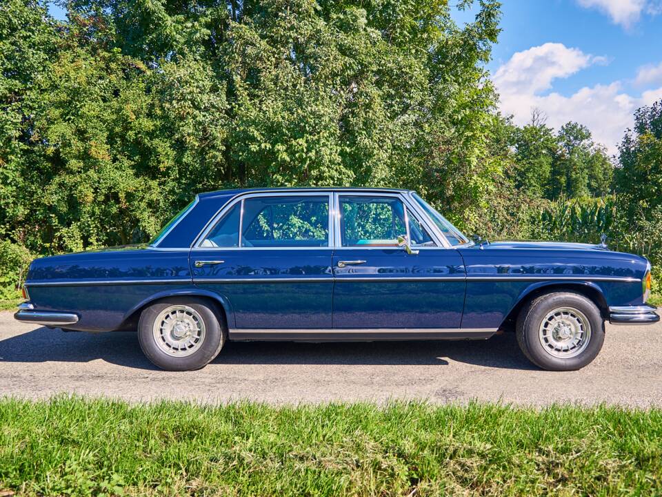Image 32/38 of Mercedes-Benz 300 SEL 6.3 (1970)