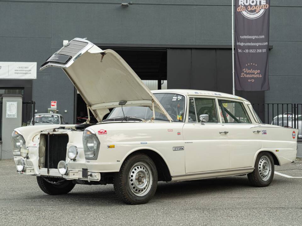 Image 45/50 of Mercedes-Benz 220 S b (1967)