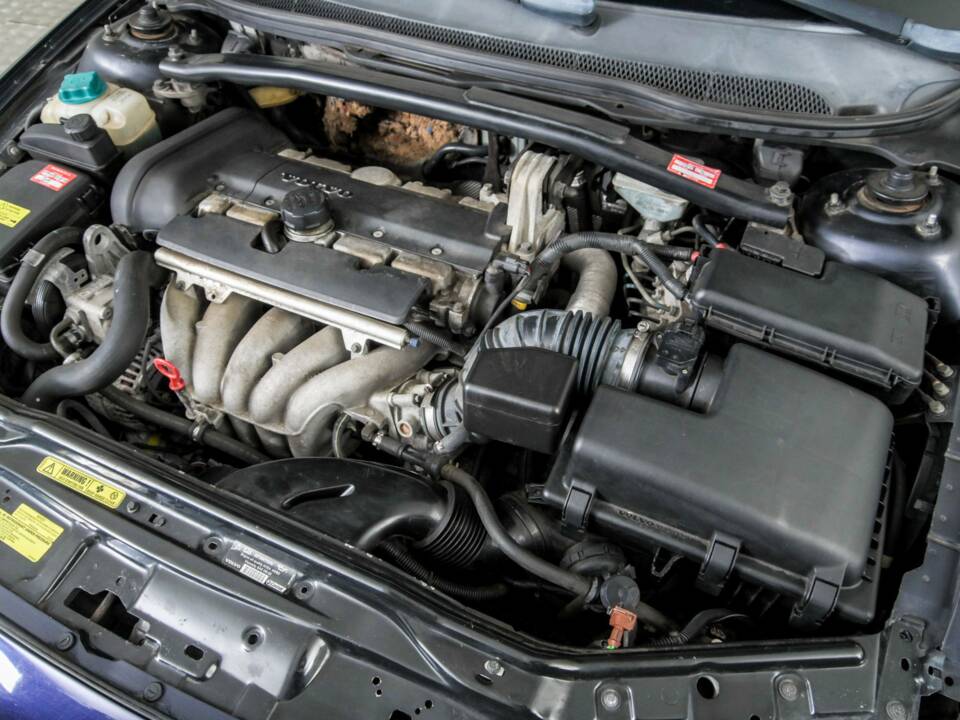 Bild 37/48 von Volvo V 70 2.4 (2006)