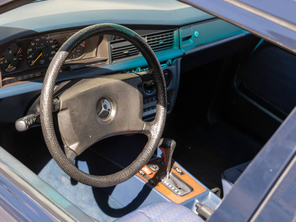 Bild 65/69 von Mercedes-Benz 190 E (1988)