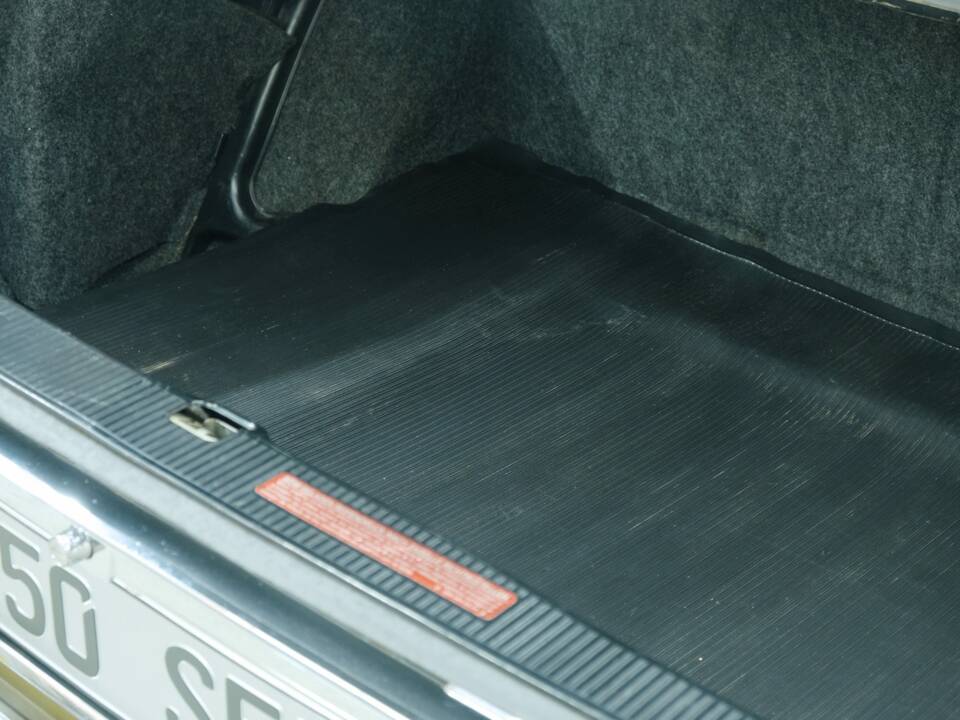 Image 65/76 of Mercedes-Benz 350 SEL (1977)