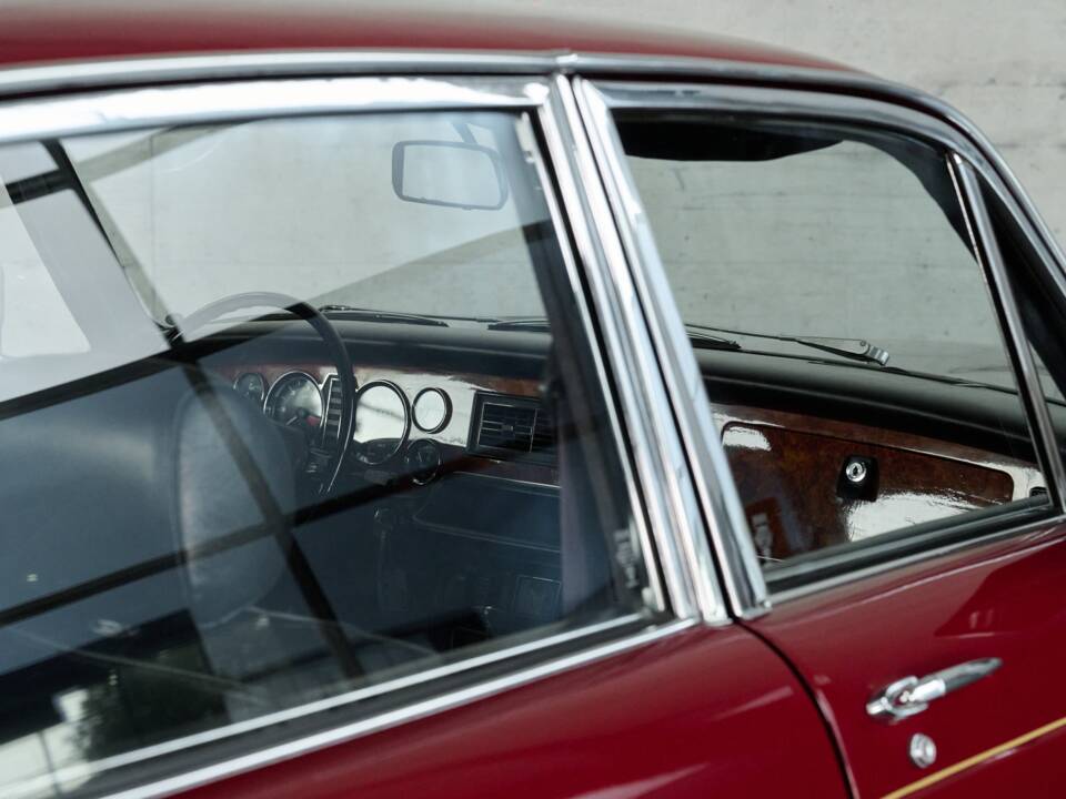 Bild 33/50 von Jaguar XJ 6 L 4.2 (1974)