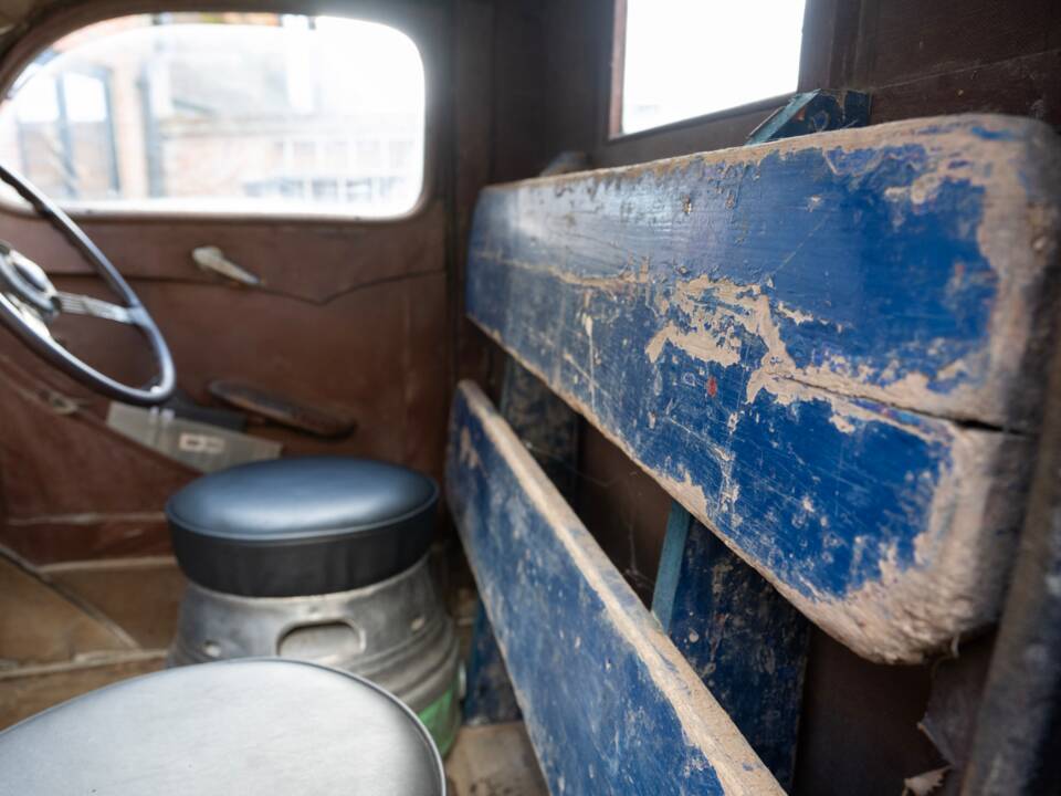 Image 99/134 of Ford V8 (1937)