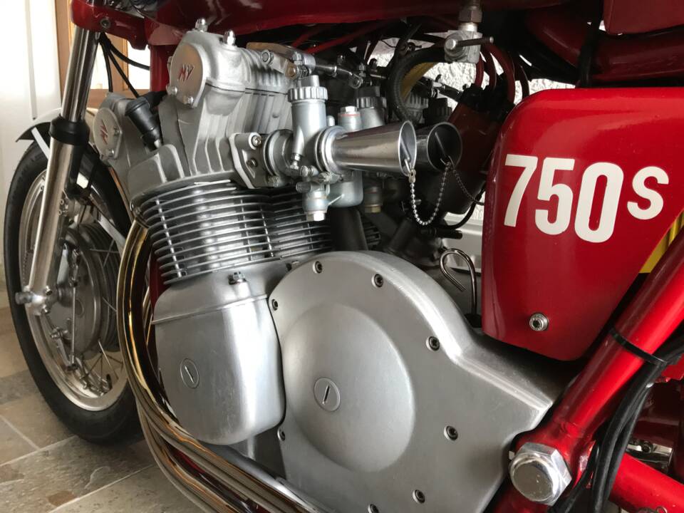 Image 3/18 of MV Agusta DUMMY (1973)