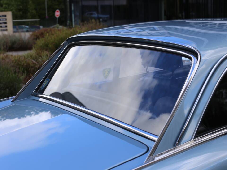 Image 33/56 of Peugeot 404 Coupé (1968)