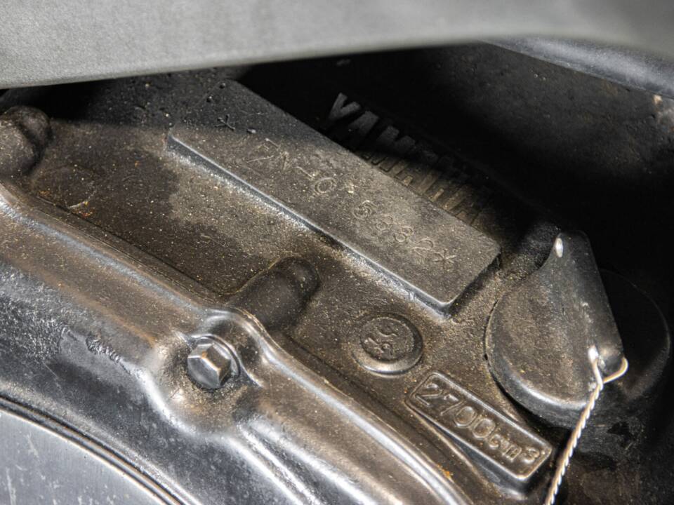 Image 34/50 of Yamaha FZ 750 (1986)