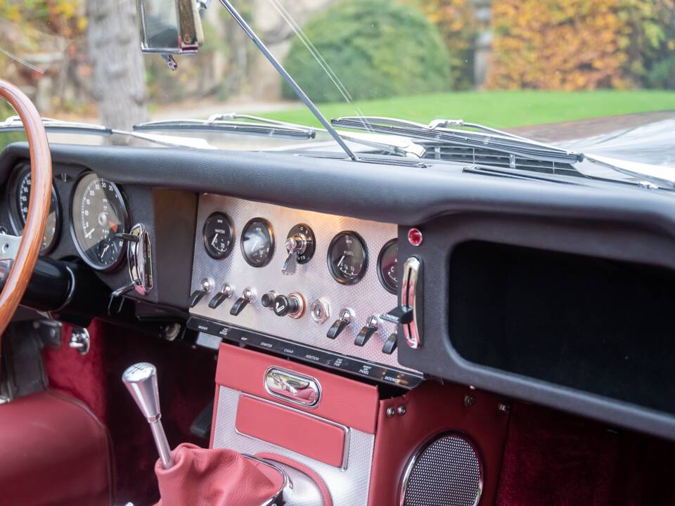 Bild 21/28 von Jaguar E-Type 3.8 (1964)