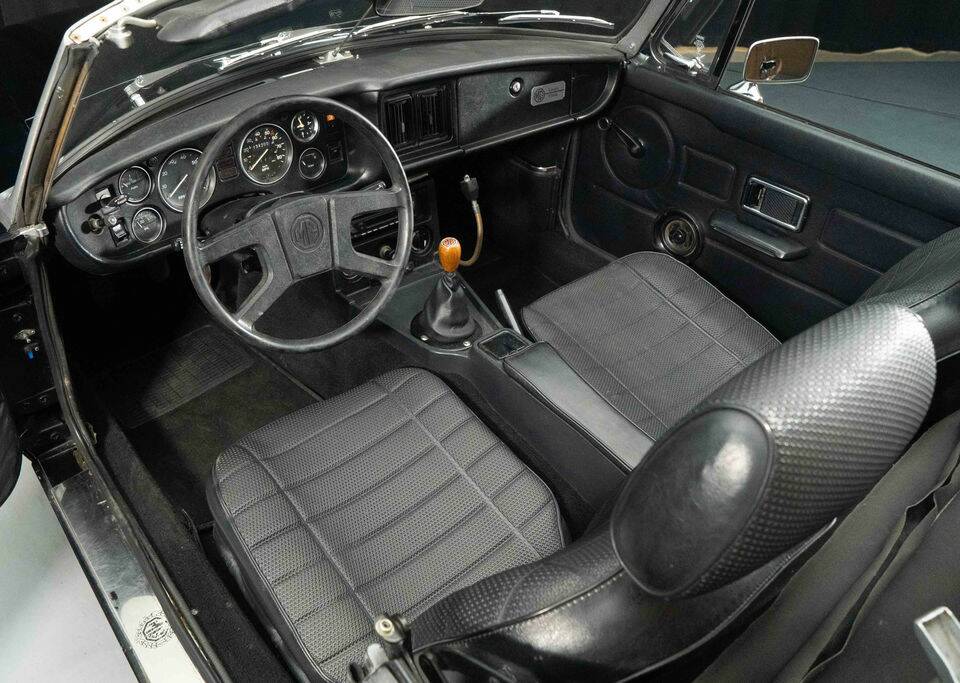 Image 2/8 of MG MGB Limited Edition (1980)