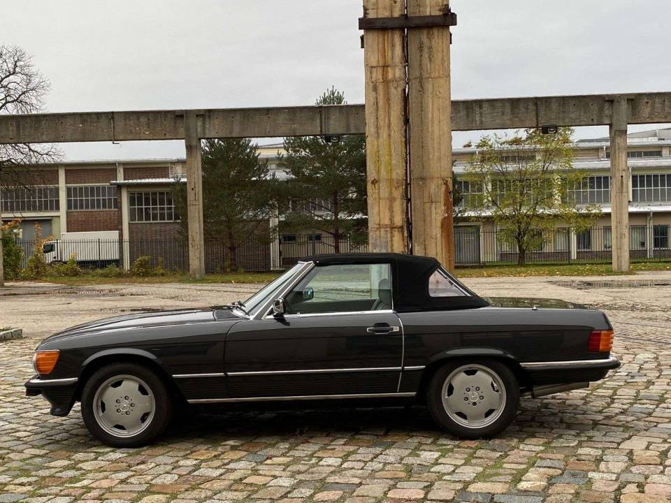 Bild 9/17 von Mercedes-Benz 560 SL (1986)