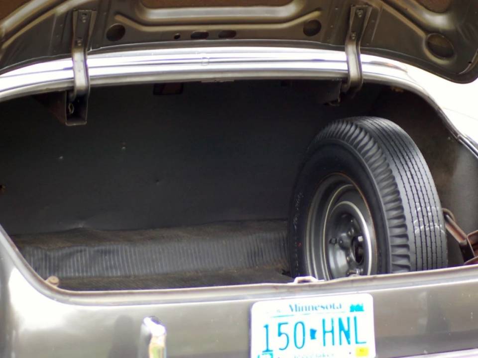 Bild 6/16 von Chevrolet Deluxe Styleline Hardtop Coupé (1951)