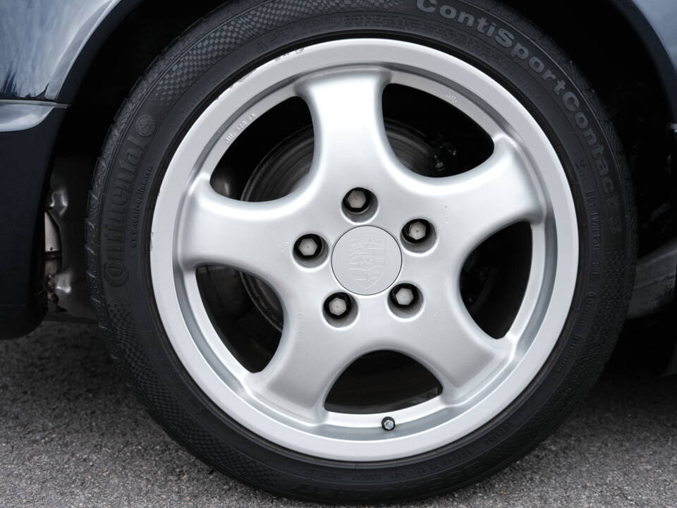 Image 17/97 of Porsche 911 Carrera 4 (1991)
