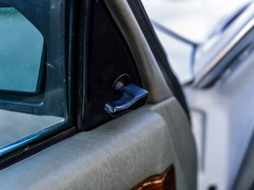 Image 101/175 of Mercedes-Benz 420 SE (1986)