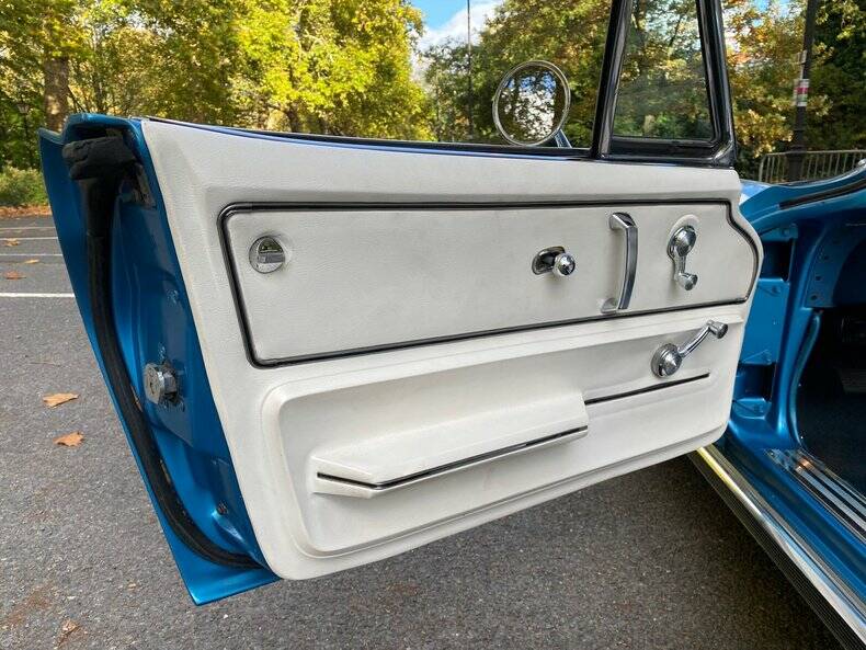 Bild 21/50 von Chevrolet Corvette Sting Ray Convertible (1966)