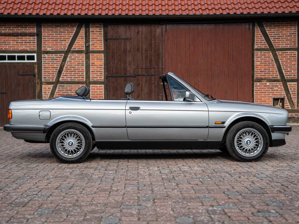 Image 14/71 of BMW 325i (1989)