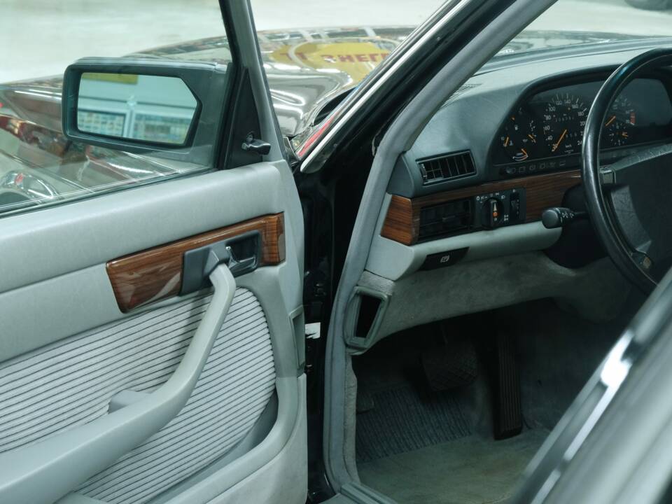 Bild 41/50 von Mercedes-Benz 300 SEL (1991)