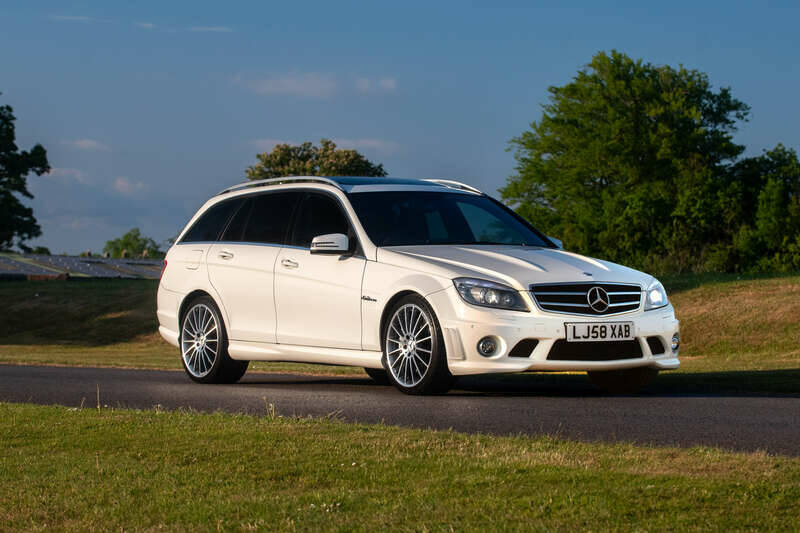 Immagine 7/50 di Mercedes-Benz C 63 AMG T (2009)