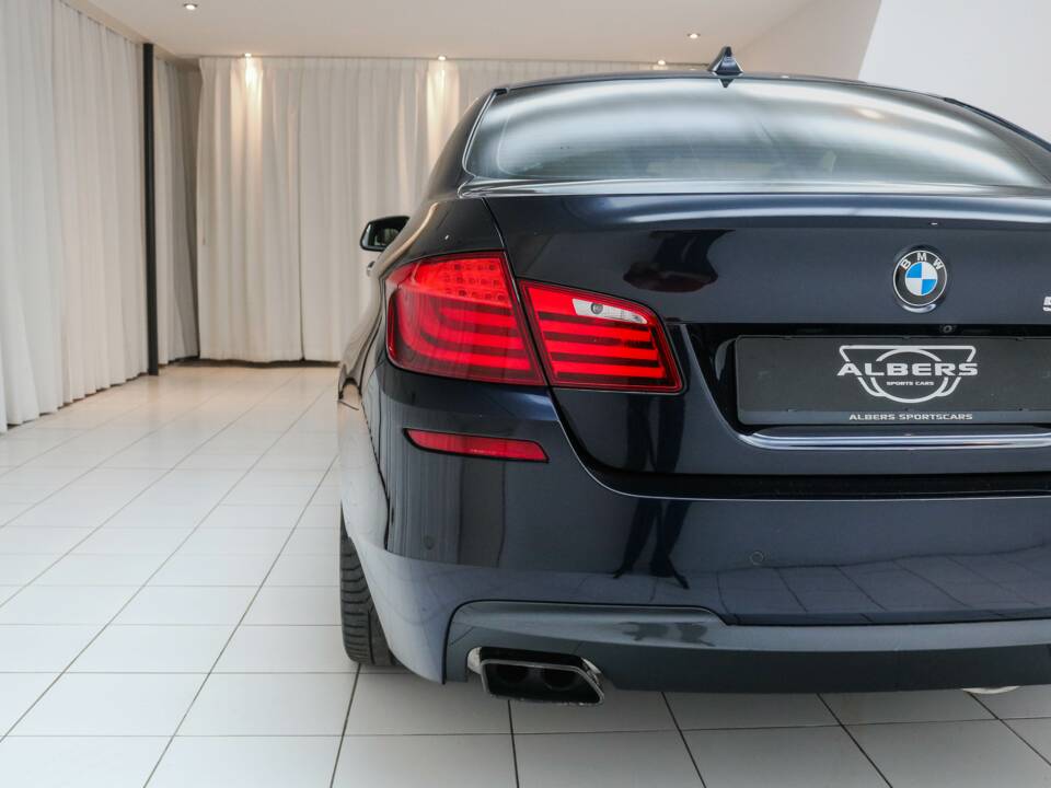 Image 19/24 of BMW 550i (2012)