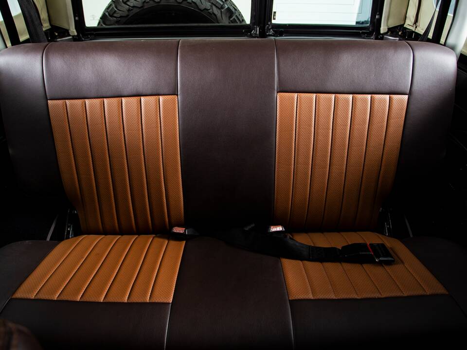 Image 17/42 of Toyota Land Cruiser FJ 62 (1985)