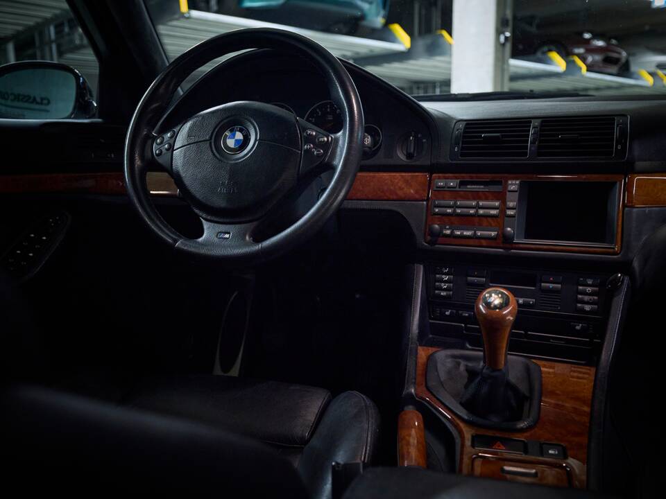 Image 60/99 of BMW M5 (2000)
