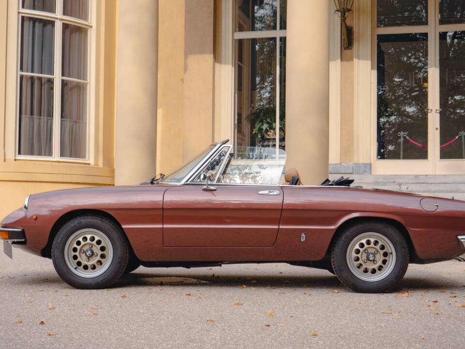 Afbeelding 3/34 van Alfa Romeo 2000 Spider Veloce (1980)