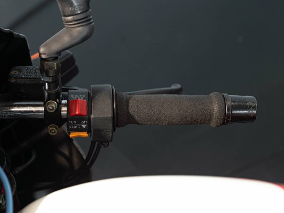Image 25/33 of Moto Guzzi DUMMY (1990)