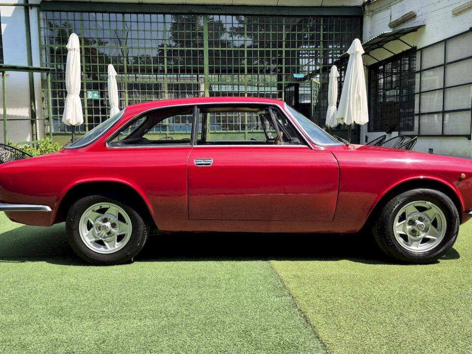 Image 9/50 de Alfa Romeo Giulia GT 1300 Junior (1971)