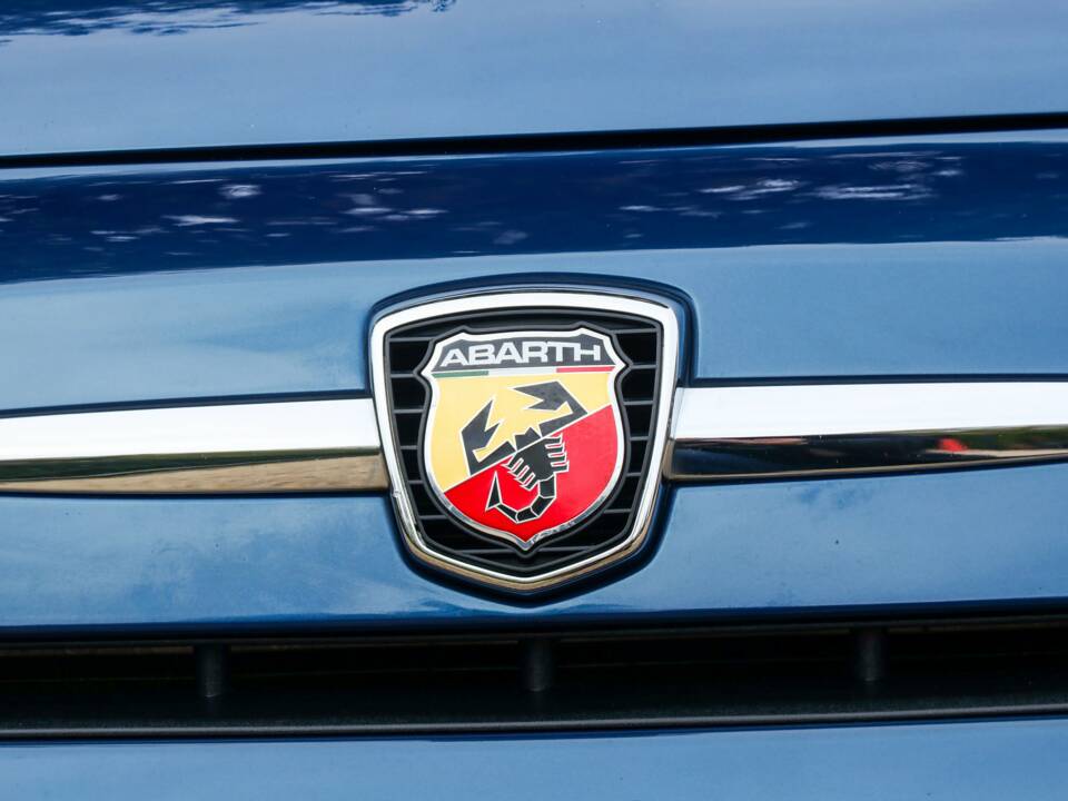 Image 24/50 of Abarth 595 Cabrio Italia (2011)
