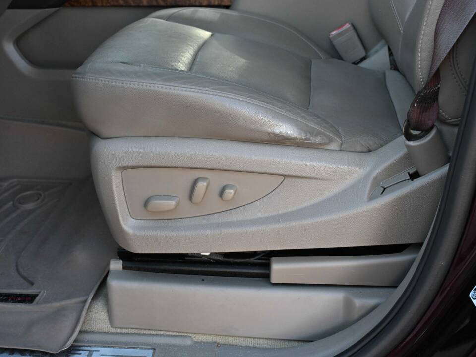 Image 8/50 of Chevrolet Suburban (2017)