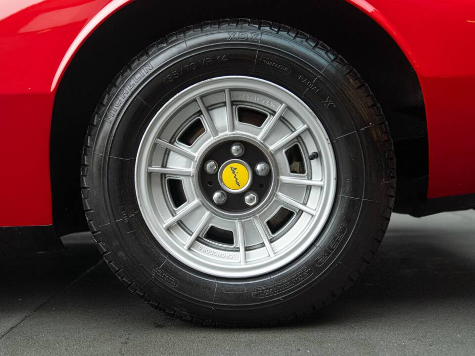 Image 18/46 de Ferrari Dino 246 GT (1971)