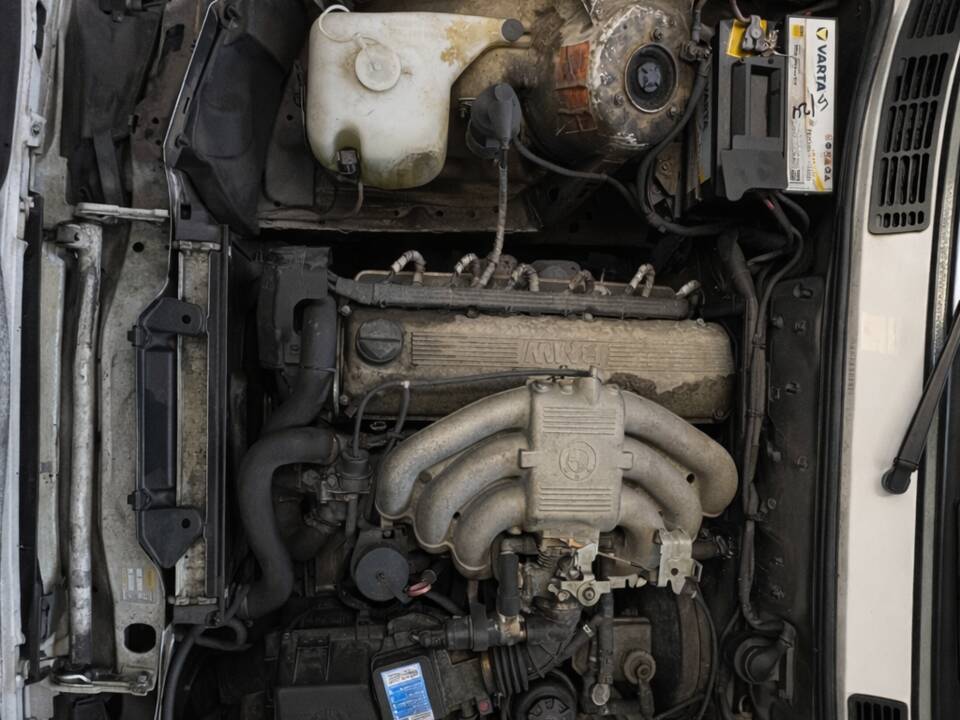 Image 11/29 of BMW 320i (1988)