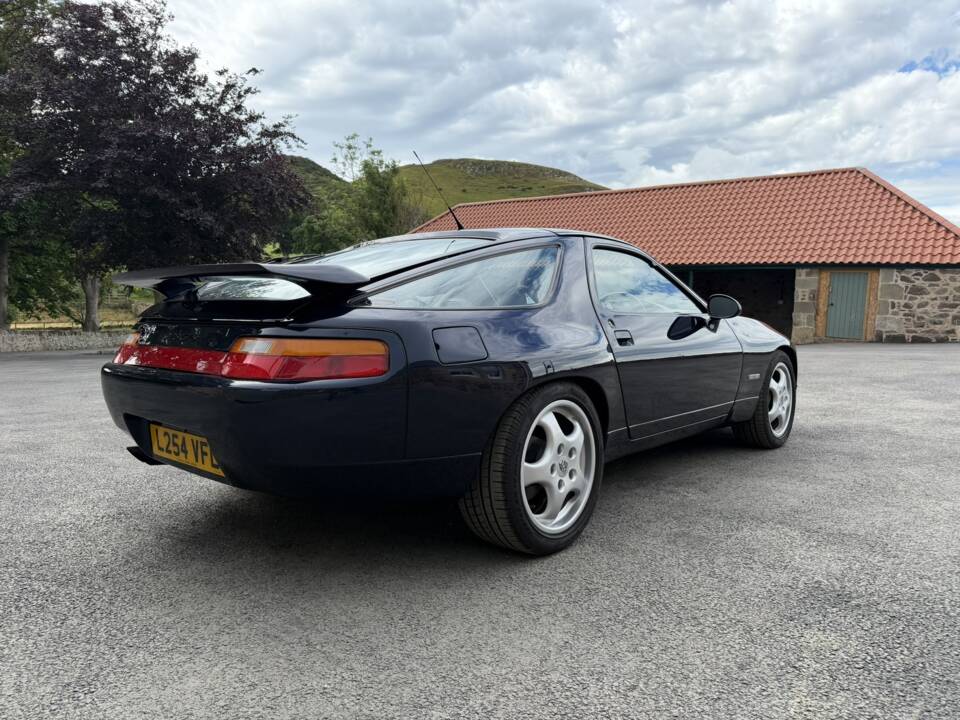 Image 17/43 of Porsche 928 GTS (1994)