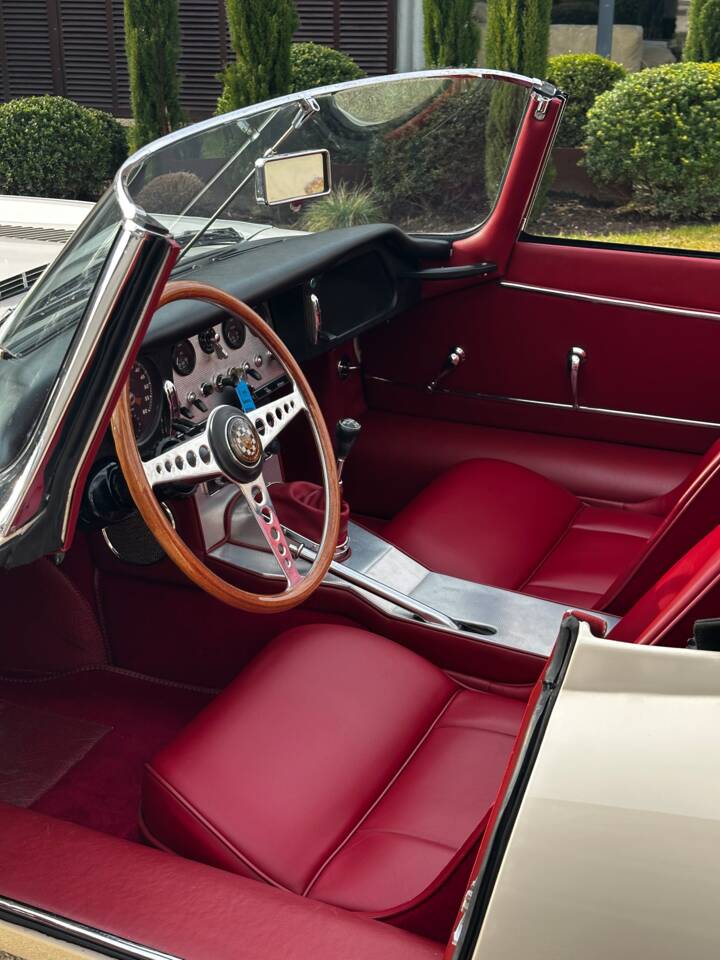 Immagine 10/22 di Jaguar E-Type 3.8 Flat Floor (1961)