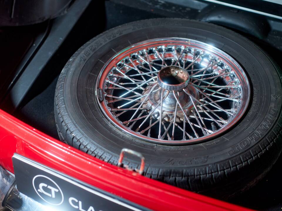 Image 20/27 of MG MGB GT (1972)