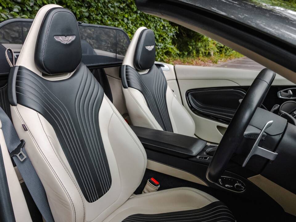 Image 5/39 of Aston Martin DB 11 Volante (2018)
