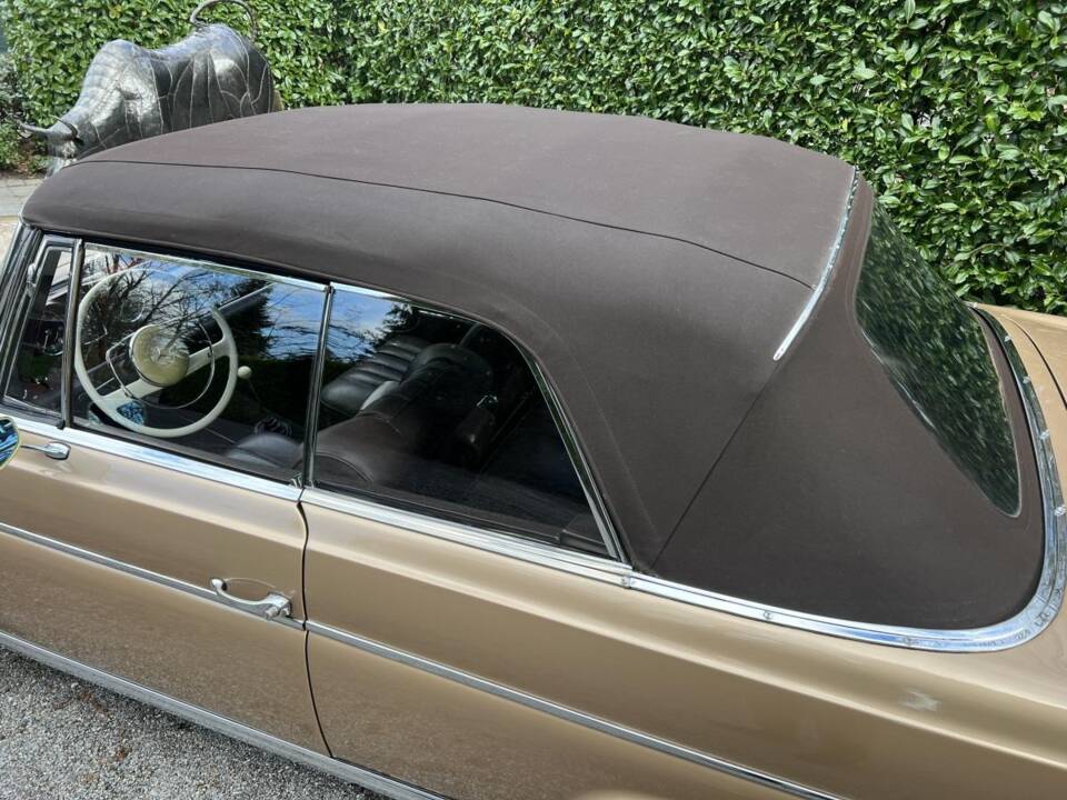 Image 12/22 of Mercedes-Benz 220 SE b (1963)