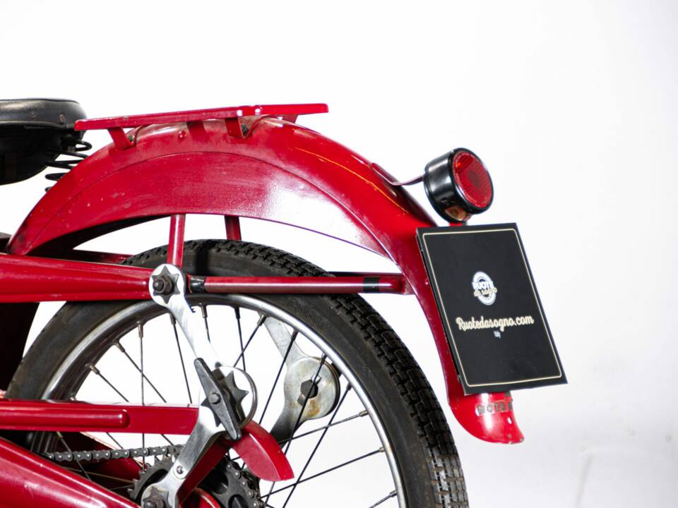 Immagine 11/50 di Moto Guzzi Motoleggera 65 (1951)