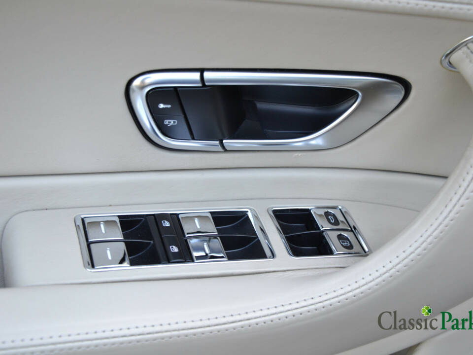 Image 16/50 of Bentley Continental GT (2005)