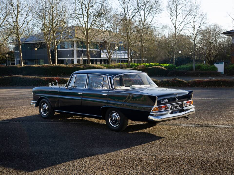 Image 10/29 de Mercedes-Benz 220 SE b (1966)