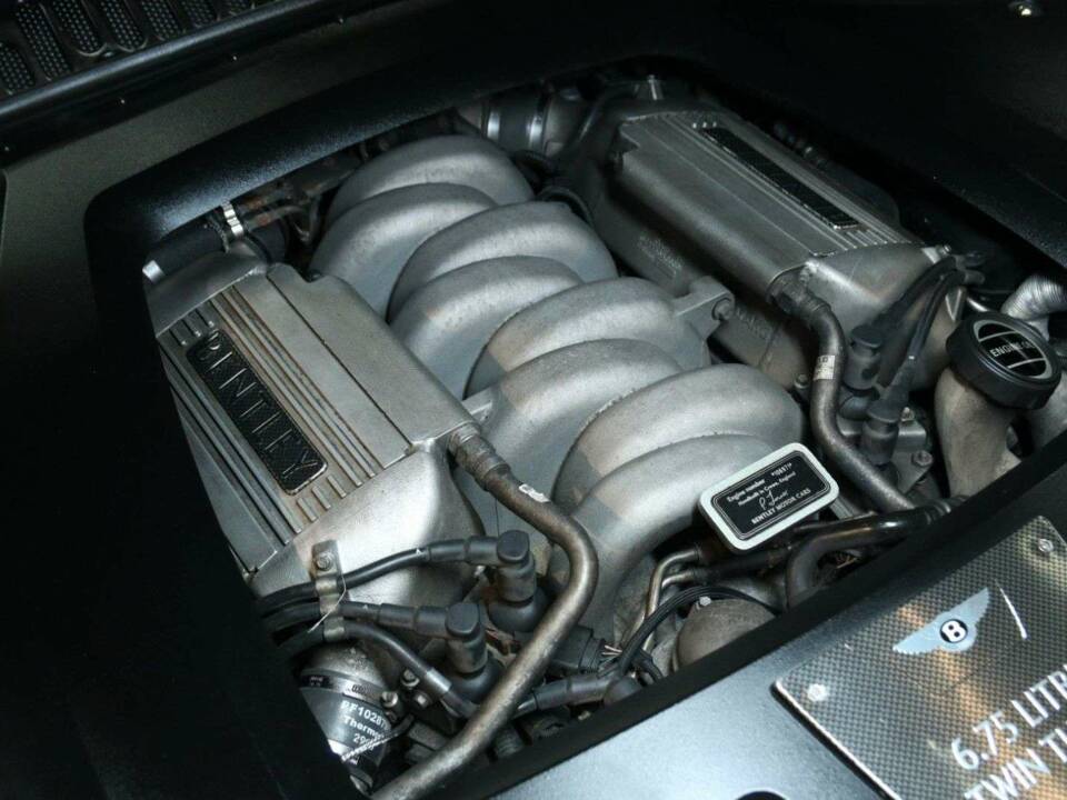 Image 46/49 de Bentley Azure (2006)