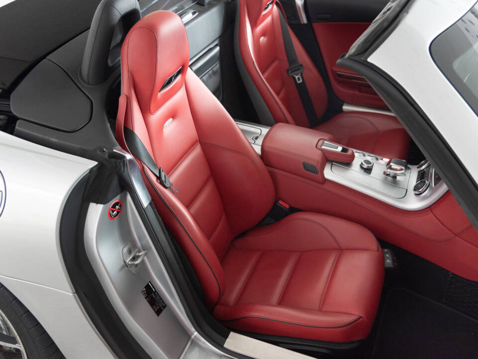 Image 32/48 of Mercedes-Benz SLS AMG Roadster (2012)