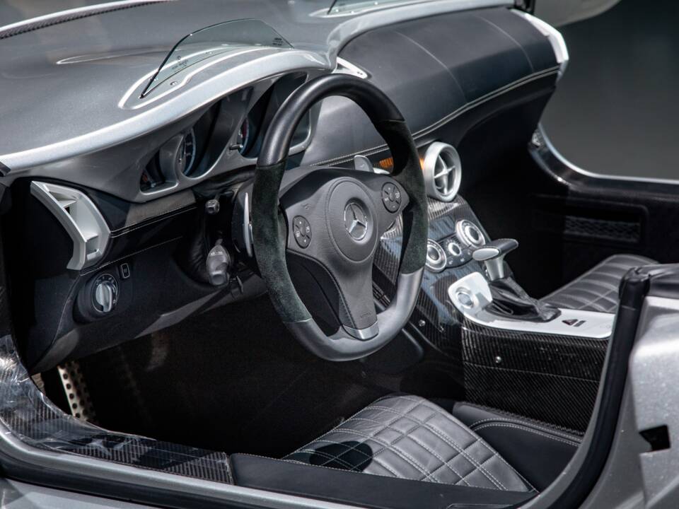 Image 18/28 of Mercedes-Benz SLR McLaren 722 S (2009)