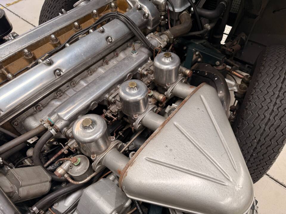 Image 29/30 de Jaguar Type E (2+2) (1966)