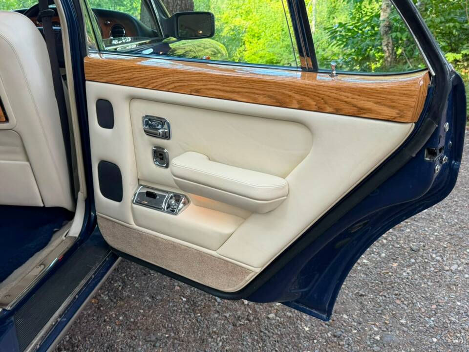 Image 28/46 of Rolls-Royce Silver Spirit III (1996)
