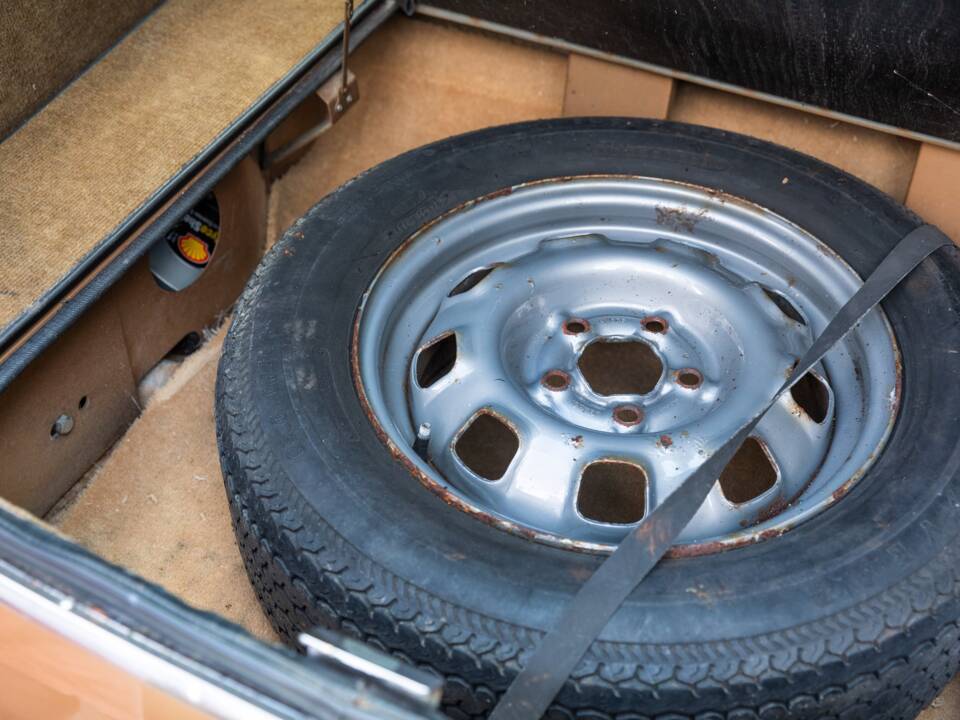 Image 49/50 of Volvo 1800 ES (1973)