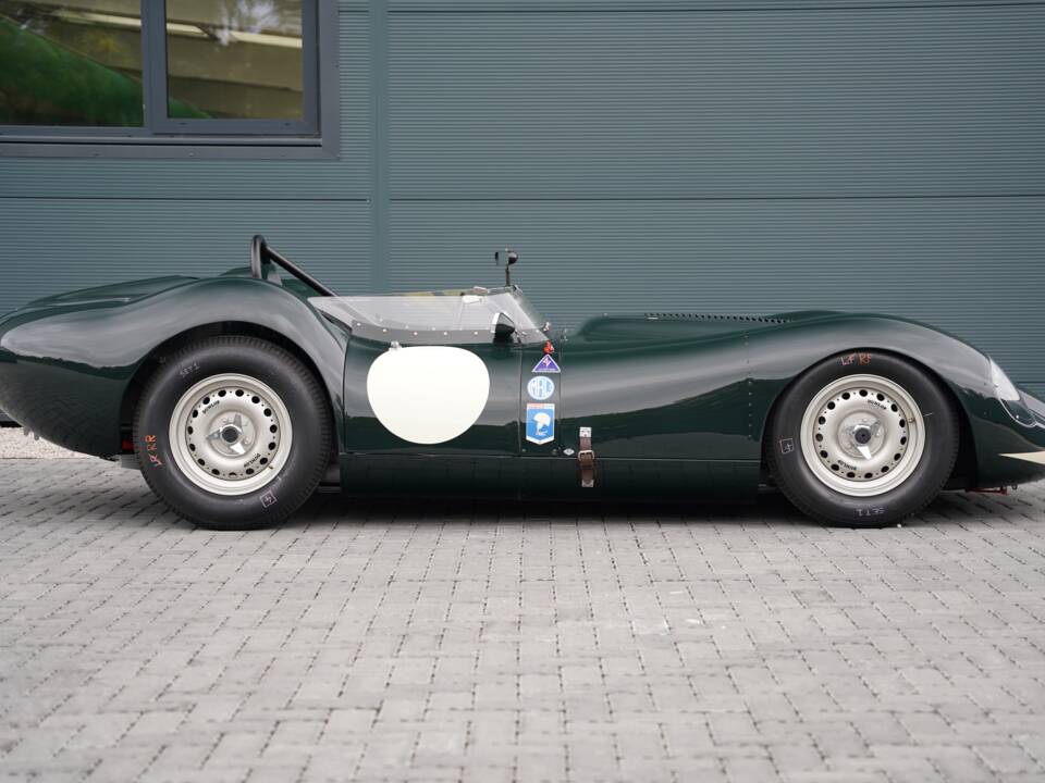 Image 3/50 of Lister Knobbly (1959)