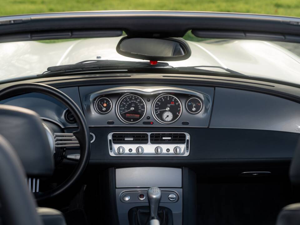 Image 65/84 of BMW Z8 (2001)