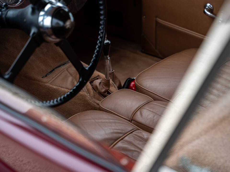 Image 26/50 of Jaguar XK 120 SE FHC (1952)